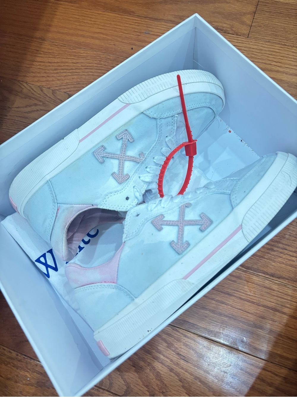 Off-White Low-Top Sneakers in White with Pink and Red Accents